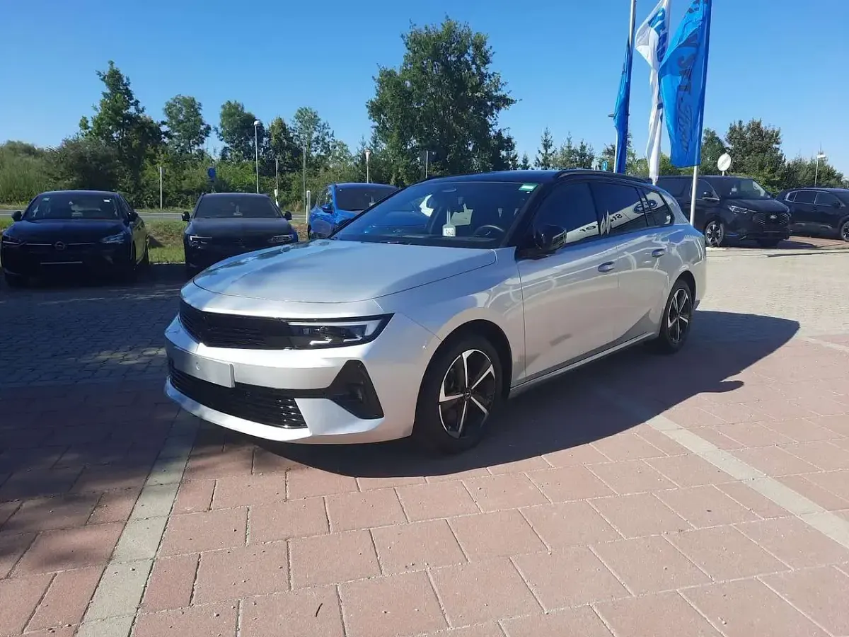 Gebraucht Opel Astra 131 PS (96 kW) 2025 Silber Kleinwagen