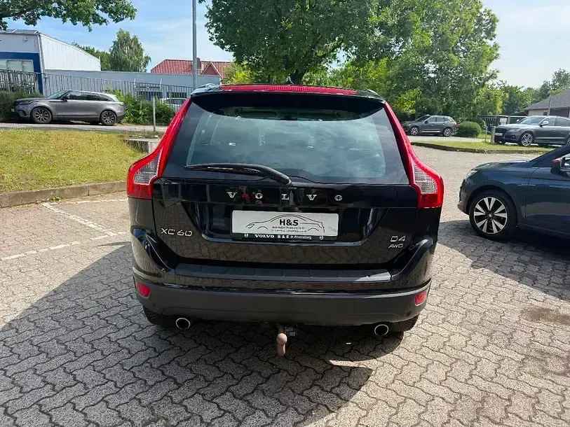 Gebraucht Volvo XC60 Summum 163 PS (119 kW) 2013 Black sapphire / SUV