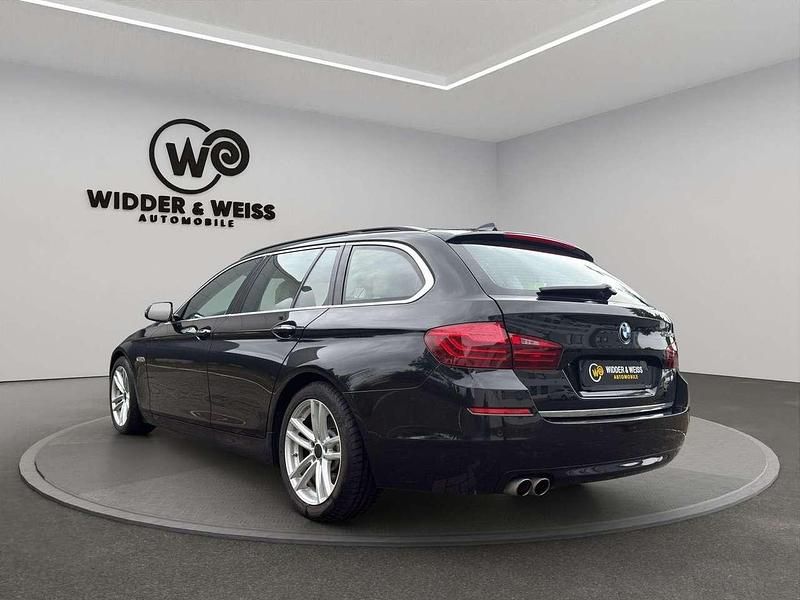 Gebraucht BMW 520 Luxury Line 184 PS (135 kW) 2013 Saphirschwarz Kombi
