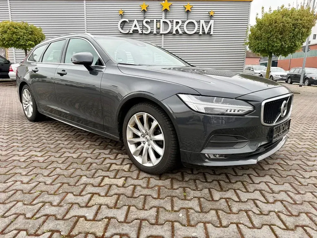 Gebraucht Volvo V90 Momentum 190 PS (139 kW) 2019 Grau Kombi