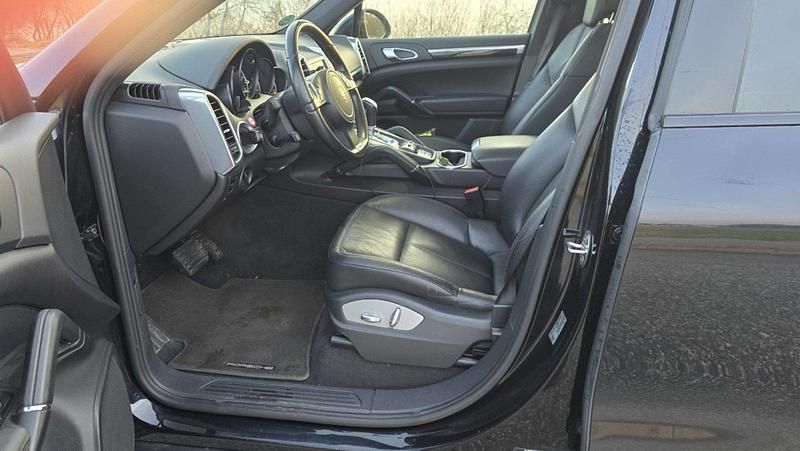 Gebraucht Porsche Cayenne 245 PS (180 kW) 2012 Schwarz SUV