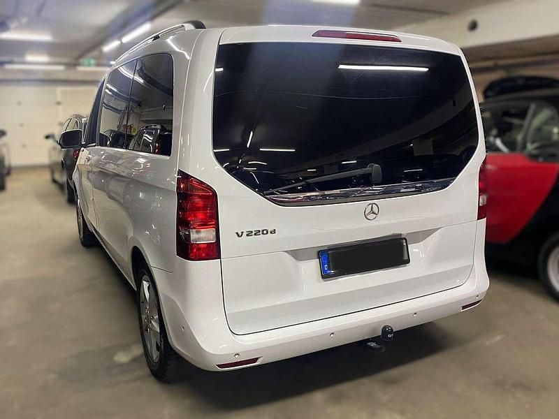 Gebraucht Mercedes V220 Edition 163 PS (119 kW) 2018 Bergkristallweiß metallic Van / Kleinbus