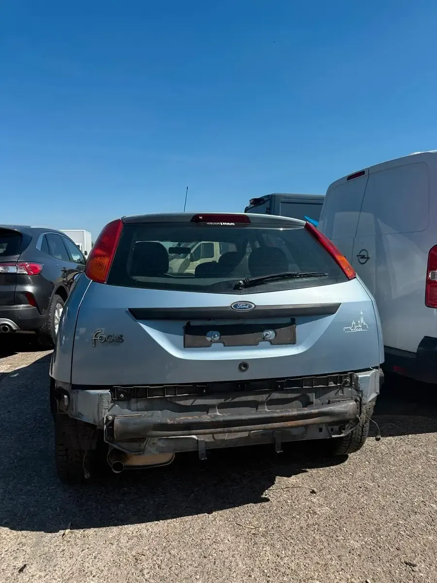 Gebraucht Ford Focus 100 PS (73 kW) 2004 Blau Kleinwagen