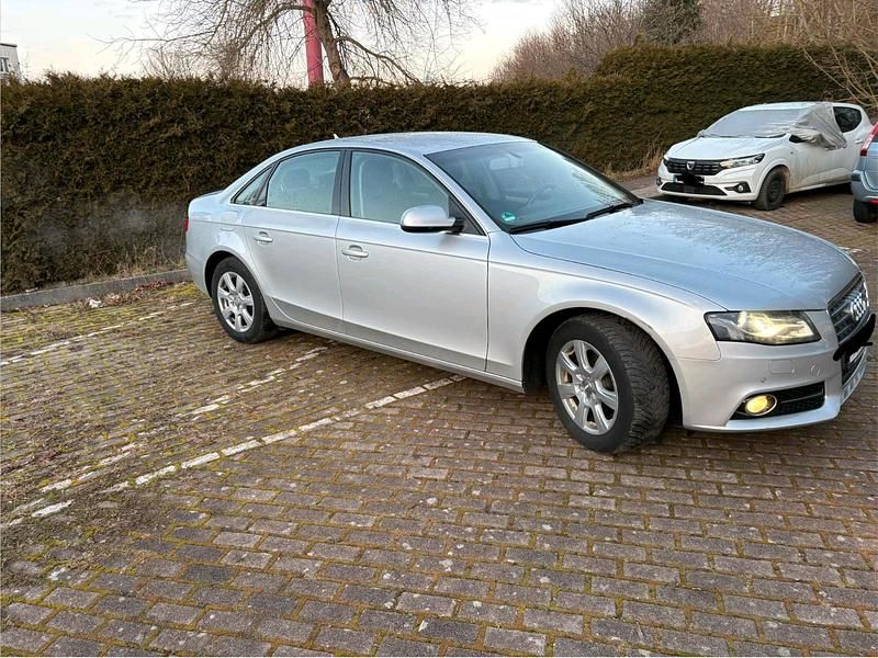 Gebraucht Audi A4 Attraction 120 PS (88 kW) 2011 Grau Limousine