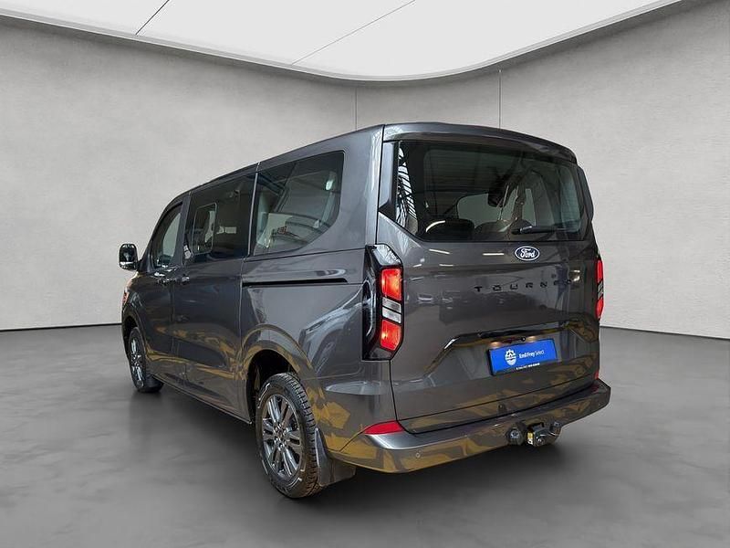 Gebraucht Ford Tourneo Titanium 150 PS (110 kW) 2024 Grau Kombi