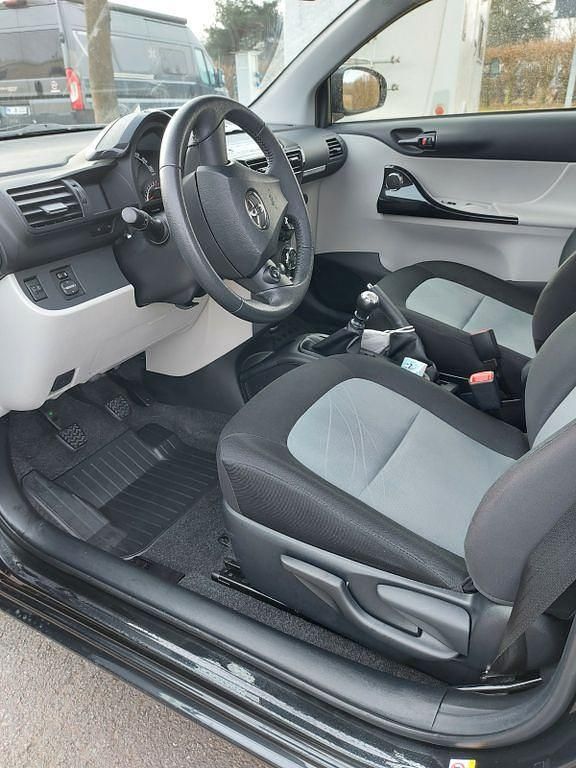 Schwarz Gebraucht 2013 Toyota iQ Kleinwagen | 11.500 € - Bild 1/4