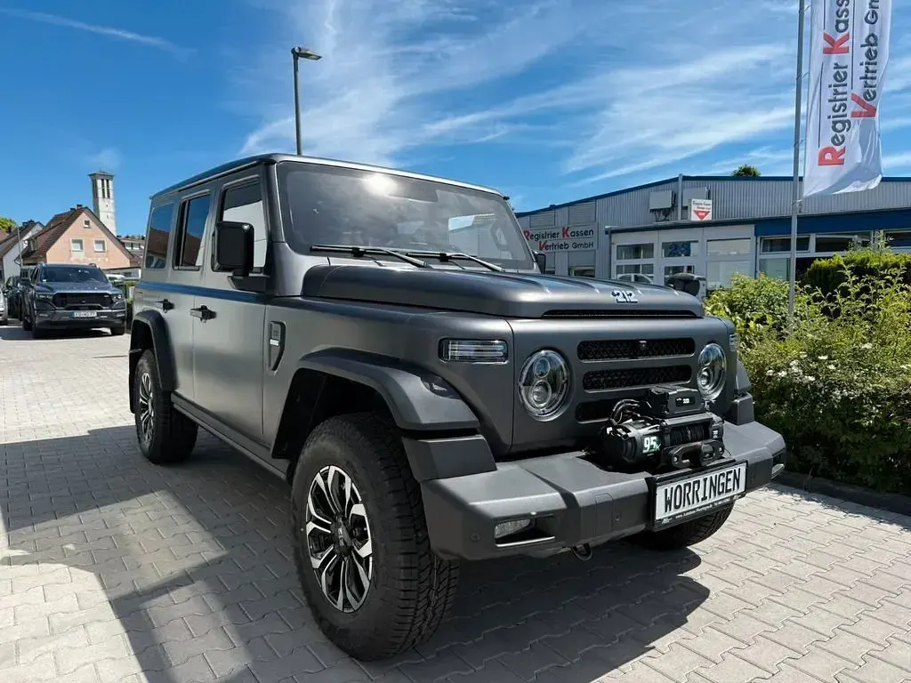 Neu BAW 212 166 PS (122 kW) 2025 Grau SUV