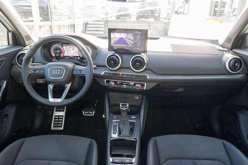 Gebraucht Audi SQ2 Ambiente 300 PS (220 kW) 2024 Gletscherweiß metallic SUV