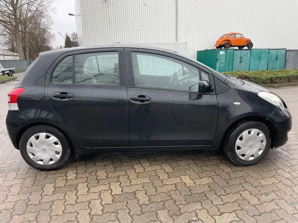 Gebraucht Toyota Yaris Cool 90 PS (66 kW) 2011 Schwarz Kleinwagen