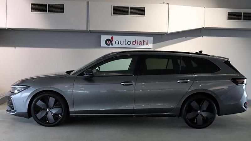 Gebraucht VW Passat R-line 150 PS (110 kW) 2025 Grau Kombi