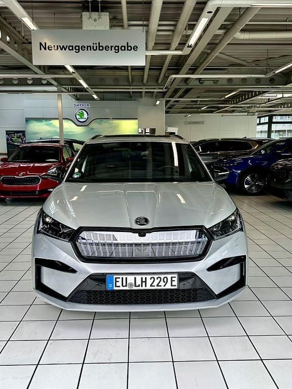 Silber Gebraucht 2025 Skoda Enyaq iV SportLine SUV | 44.000 € (Superpreis) - Bild 1/4