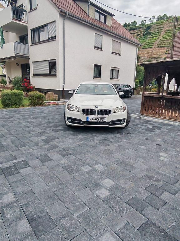 Weiß Gebraucht 2015 BMW 530 Kombi | 10.900 € (Fairer Preis) - Bild 1/4