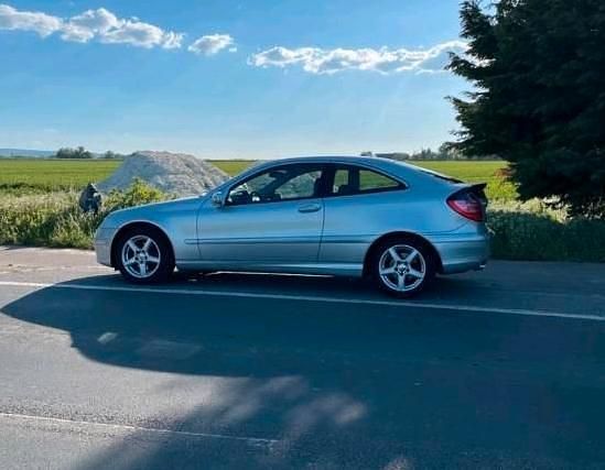 Silber Gebraucht 2001 Mercedes C200 Coupé | 3.950 € - Bild 1/4