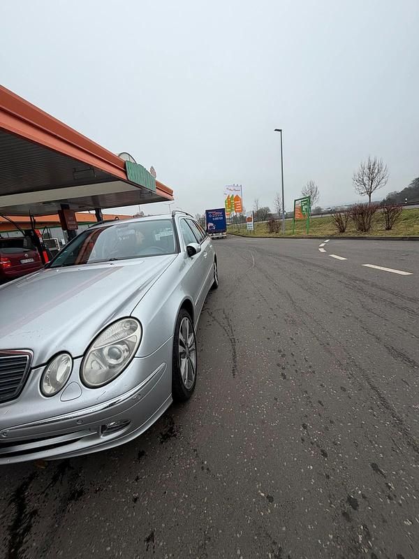 Silber Gebraucht 2005 Mercedes E280 Kombi | 2.500 € (Guter Preis) - Bild 1/4
