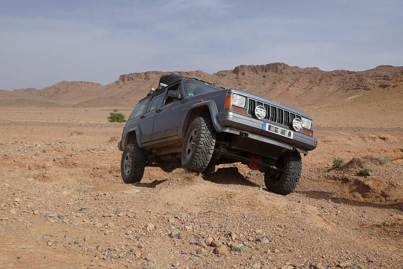 Grau Gebraucht 1993 Jeep Cherokee Limited SUV | 7.500 € - Bild 1/4