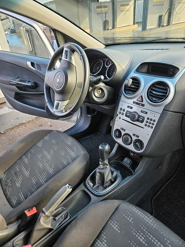Gebraucht Opel Corsa Color Edition 87 PS (63 kW) 2011 Grau Kleinwagen