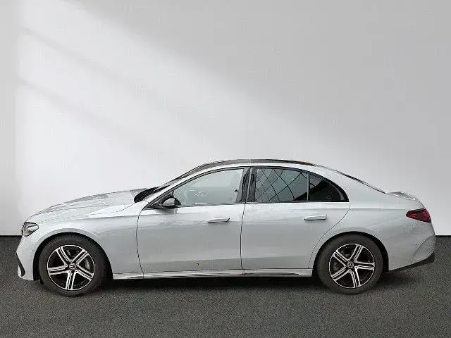 Second-hand Mercedes E200 AMG 204 CP (150 kW) 2025 Berlinǎ