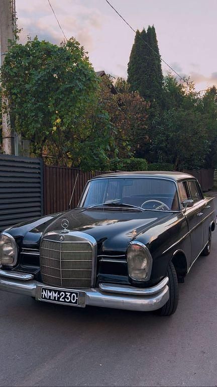 Schwarz Gebraucht 1960 Mercedes 220 Limousine | 14.000 € - Bild 1/4