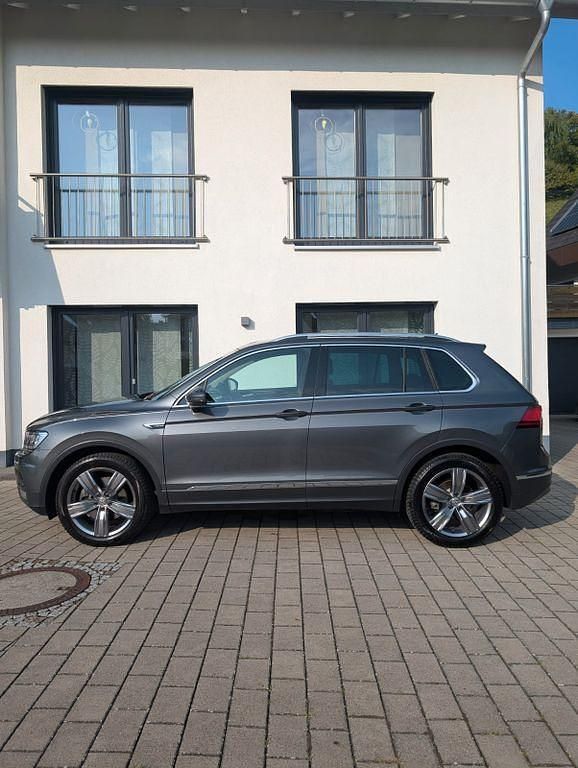Grau Gebraucht 2017 VW Tiguan Highline SUV | 16.900 € (Guter Preis) - Bild 1/4