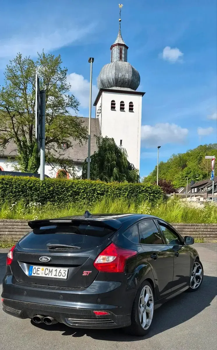 Gebraucht Ford Focus Sport 250 PS (183 kW) 2012 Schwarz Limousine