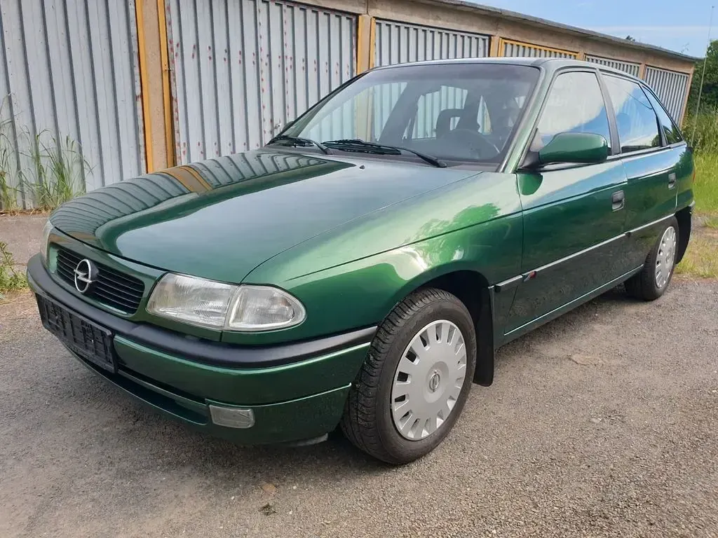 Gebraucht Opel Astra 101 PS (74 kW) 1997 Grün Limousine