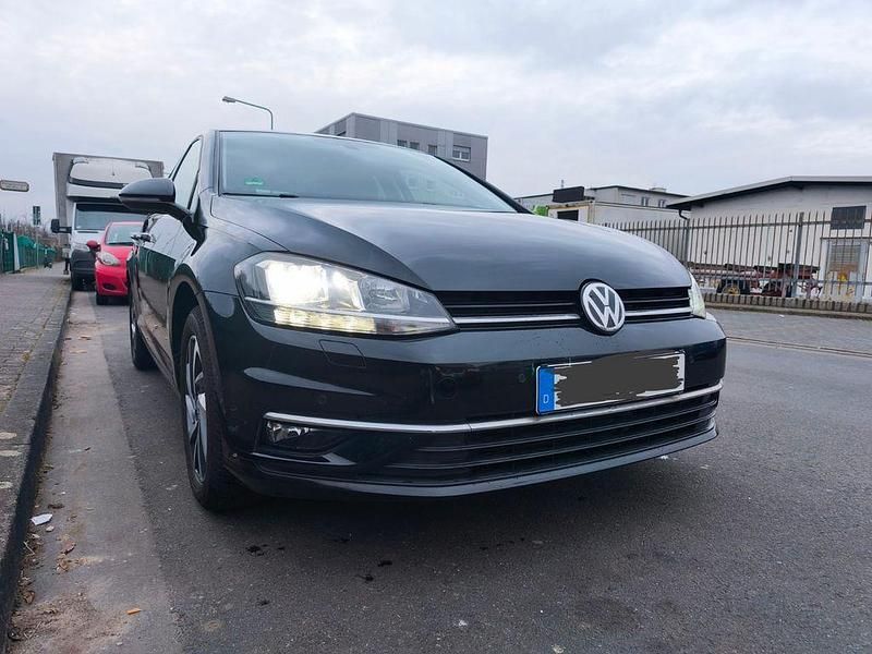 Schwarz Gebraucht 2017 VW Golf VII Sound Limousine | 13.990 € (Fairer Preis) - Bild 1/4