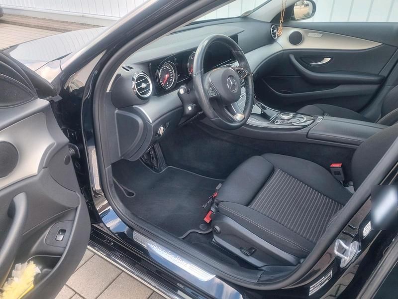 Gebraucht Mercedes E250 211 PS (155 kW) 2017 Schwarz Limousine
