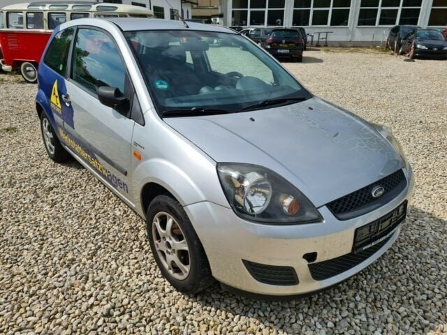 Gebraucht Ford Fiesta 68 PS (50 kW) 2007 Grau metallic Kleinwagen