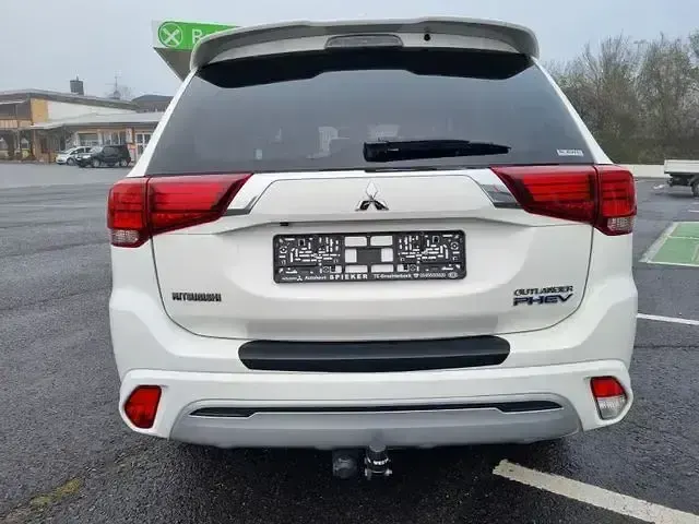 Gebraucht Mitsubishi Outlander P-HEV Basis 224 PS (164 kW) 2019 Weiß SUV