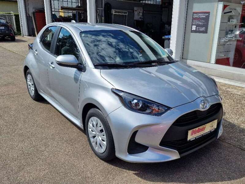 Silber Gebraucht 2023 Toyota Yaris Comfort Kleinwagen | 17.900 € (Fairer Preis) - Bild 1/4