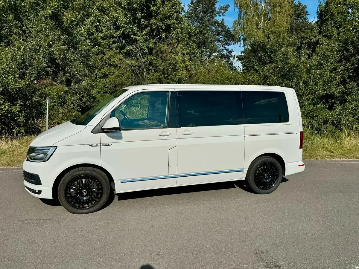 Gebraucht VW Multivan 204 PS (150 kW) 2017 Weiß Van / Kleinbus