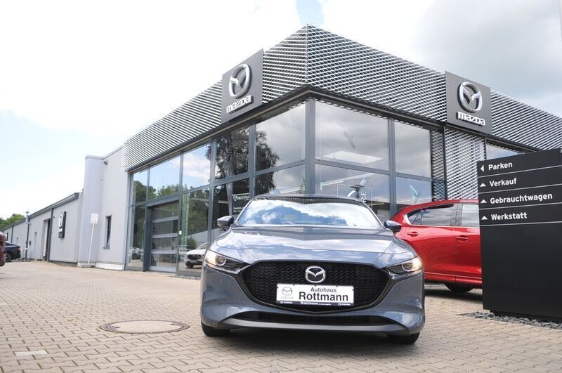 Grau Gebraucht 2023 Mazda 3 Prime-Line Limousine | 23.300 € (Guter Preis) - Bild 1/4