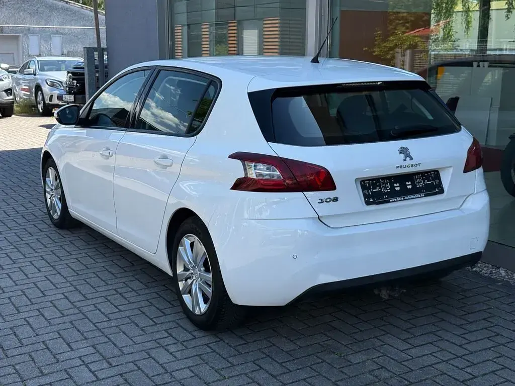 Gebraucht Peugeot 308 Access 125 PS (91 kW) 2014 Weiß Limousine