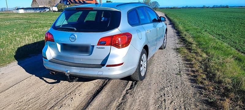 Second-hand Opel Astra 140 CP (102 kW) 2011 Argintiu Break
