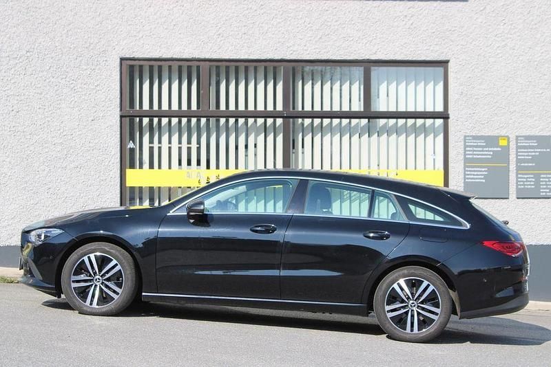 Gebraucht Mercedes CLA200 150 PS (110 kW) 2021 Schwarz Limousine