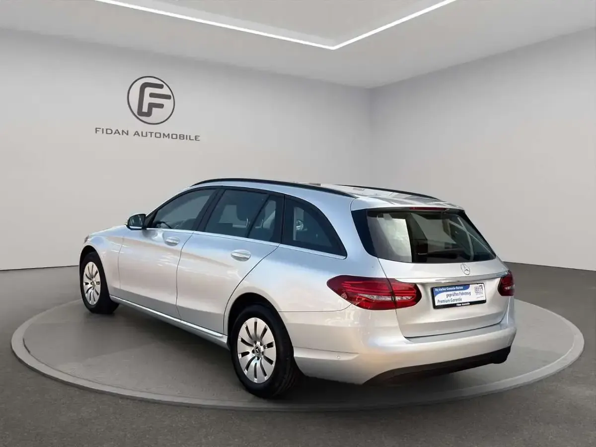 Gebraucht Mercedes C200 160 PS (117 kW) 2021 Iridiumsilber Kombi