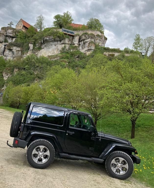 Schwarz Gebraucht 2017 Jeep Wrangler Sahara SUV | 32.650 € (Guter Preis) - Bild 1/4