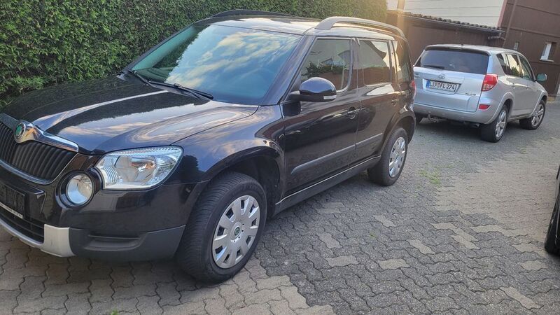 Schwarz Gebraucht 2012 Skoda Yeti SUV | 4.850 € (Guter Preis) - Bild 1/4