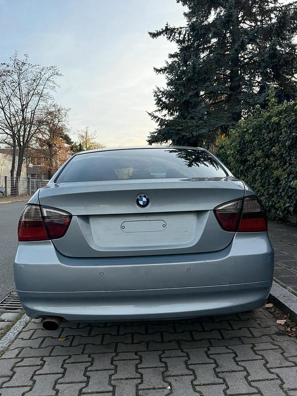 Gebraucht BMW 318 129 PS (94 kW) 2006 Silber Limousine