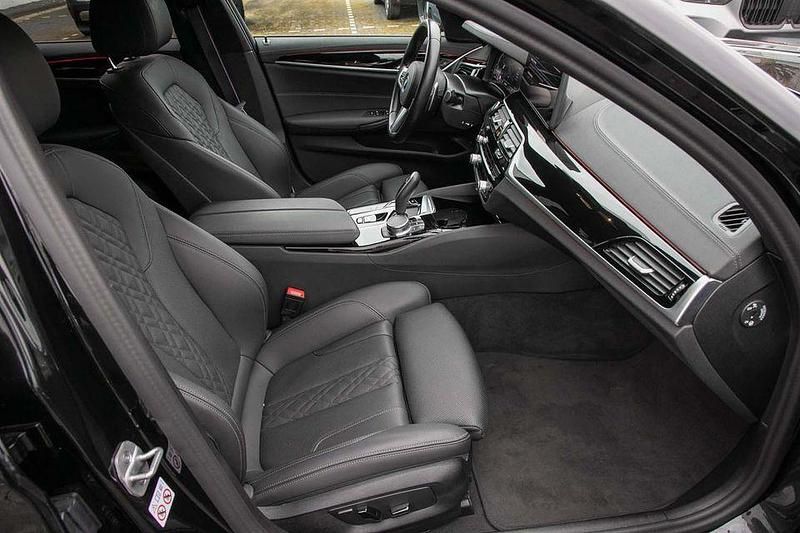 Gebraucht BMW 530e Shadowline 292 PS (214 kW) 2022 Schwarz Kombi