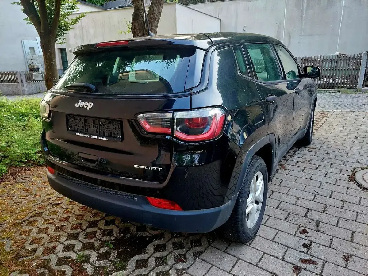 Gebraucht Jeep Compass Sport 140 PS (102 kW) 2018 Schwarz SUV