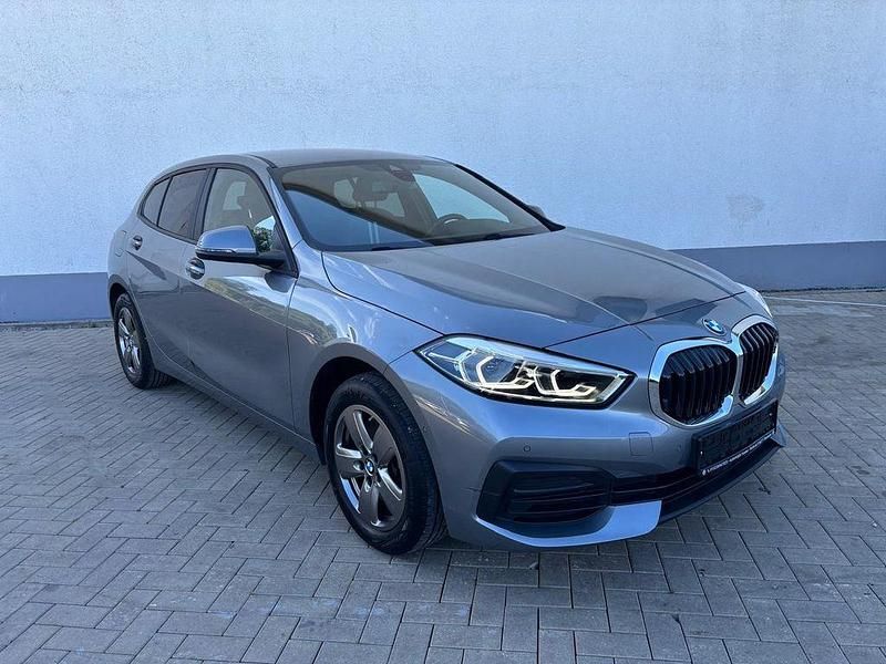 Grau Gebraucht 2024 BMW 116 Sport Line Kleinwagen | 22.800 € (Guter Preis) - Bild 1/4