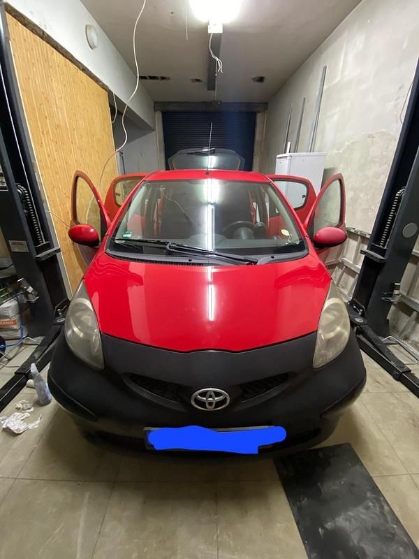 Rot Gebraucht 2007 Toyota Aygo Kleinwagen | 1.600 € (Teuer) - Bild 1/4