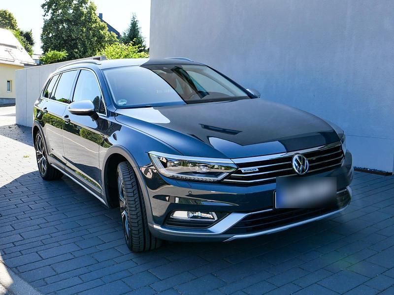 Grau Gebraucht 2019 VW Passat Alltrack Kombi | 25.800 € (Fairer Preis) - Bild 1/4