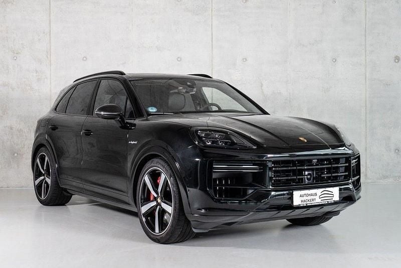 Basaltschwarz cl Gebraucht 2024 Porsche Cayenne Turbo SUV | 159.900 € - Bild 1/4