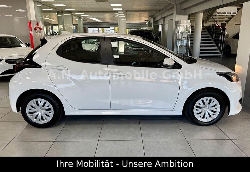 Gebraucht Toyota Yaris Hybrid Comfort 92 PS (67 kW) 2022 Weiß Kleinwagen