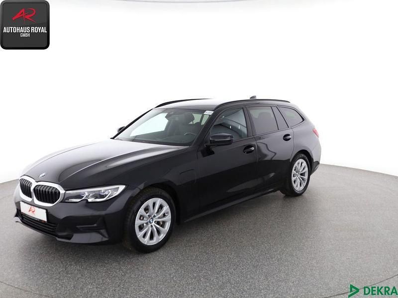 Schwarz Gebraucht 2021 BMW 330e Sport Line Limousine | 28.770 € (Guter Preis) - Bild 1/4