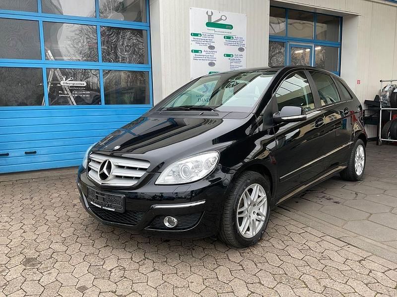 Schwarz Gebraucht 2010 Mercedes B200 Van / Kleinbus | 9.650 € - Bild 1/4