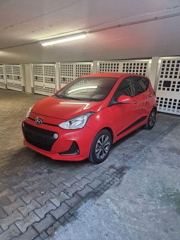 Gebraucht Hyundai i10 87 PS (63 kW) 2019 Rot Kleinwagen