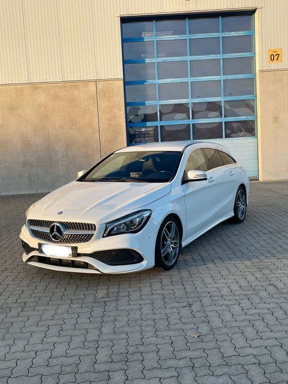 Weiß Gebraucht 2016 Mercedes CLA200 Shooting Brake AMG line Kombi | 19.990 € (Etwas zu teuer) - Bild 1/4